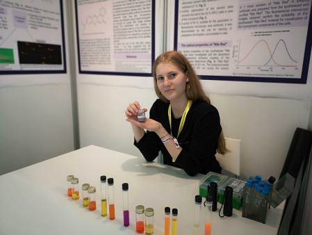 ES jaunųjų mokslininkų konkurse Lietuvos atstovė pristato naujai sintetinamas medžiagas